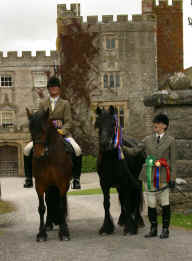 Lunsdale Honey  & Tarnbeck Sheba before Sizegrh Castle.  [ Select to view a larger image. ]